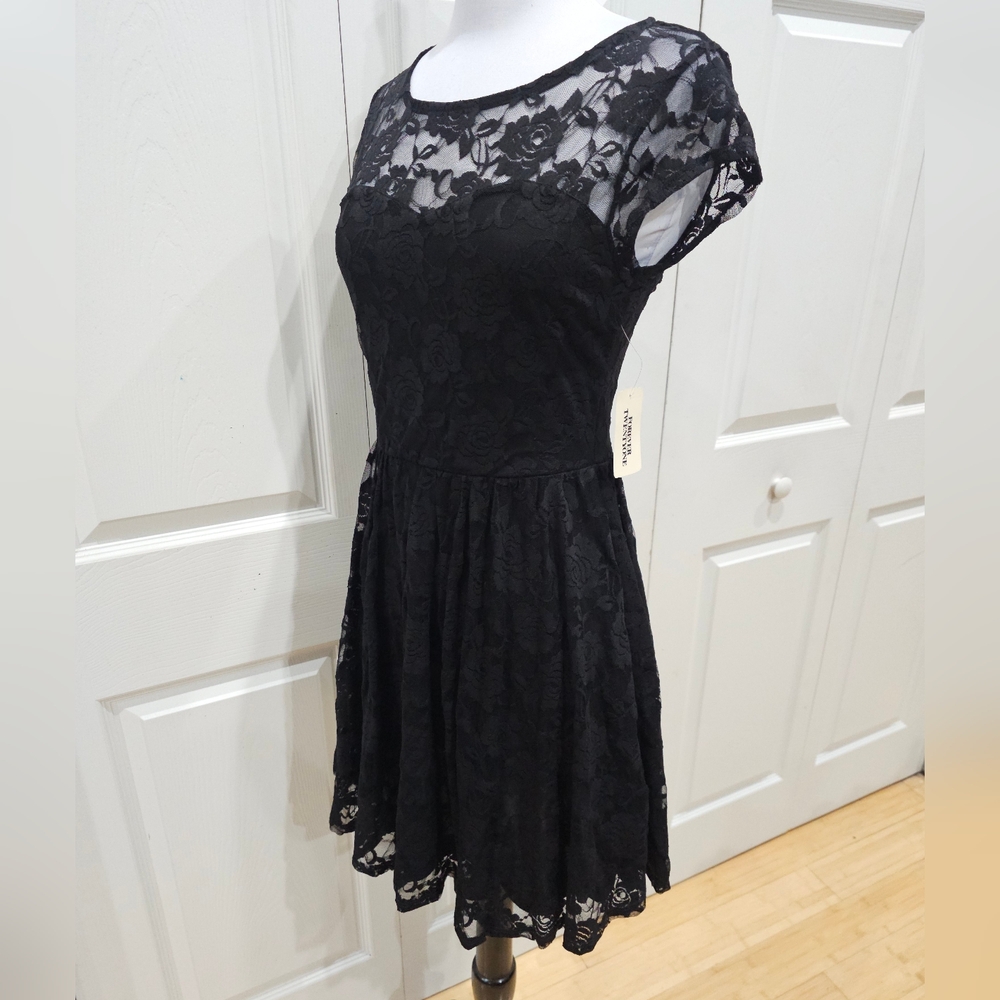 Sexy Goth Sleeveless Forever 21 Floral Lace Little Black Mini Skater Dress S NWT - Picture 4 of 8